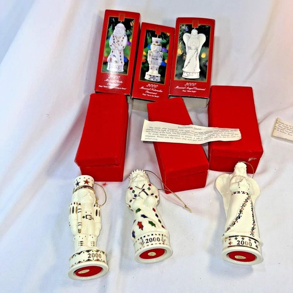 Madison Avenue Christmas Ornaments 2000 Set of 3 Musical Figurine Velvet boxes